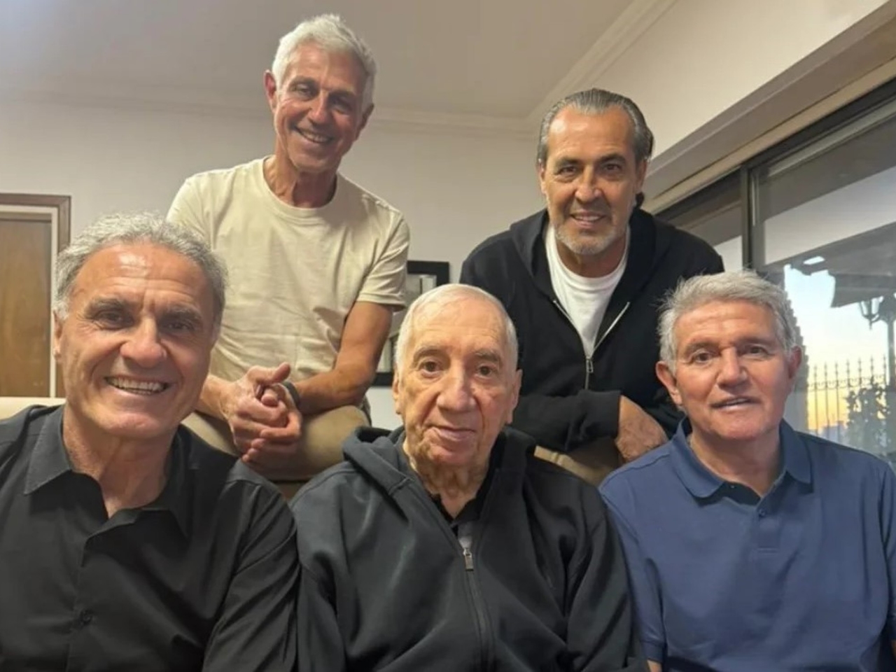 Ruggeri, Burruchaga, Batista e Giusti hanno fatto nuovamente visita a Carlos Bilardo: "Felici di vederlo così bene e di condividere"