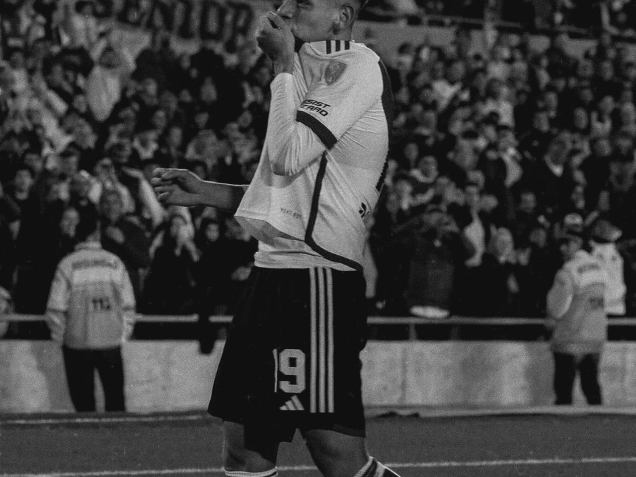 Küçük Şeytan Echeverri ve River Plate hayranlarını heyecanlandıran gizemli bir gönderi