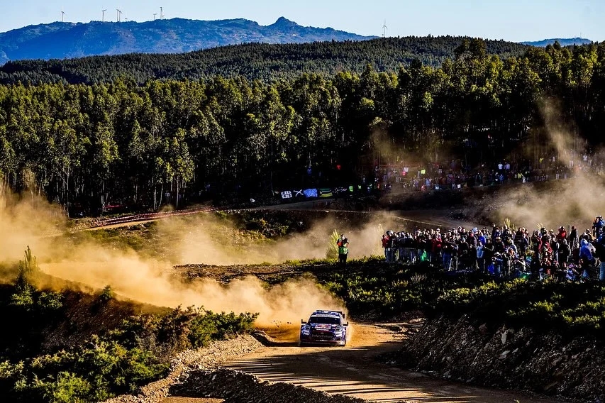 Ott Tanak takes the lead for the Sever-Albergaria a Velha special stage, which starts at 6:35 pm