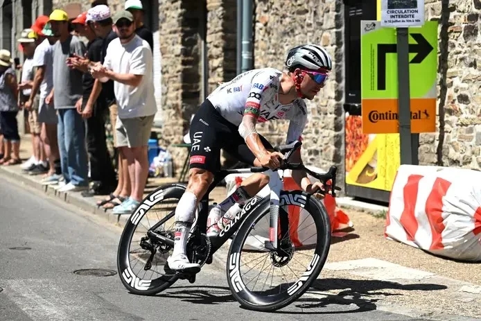 João Almeida se retira del Tour de Francia