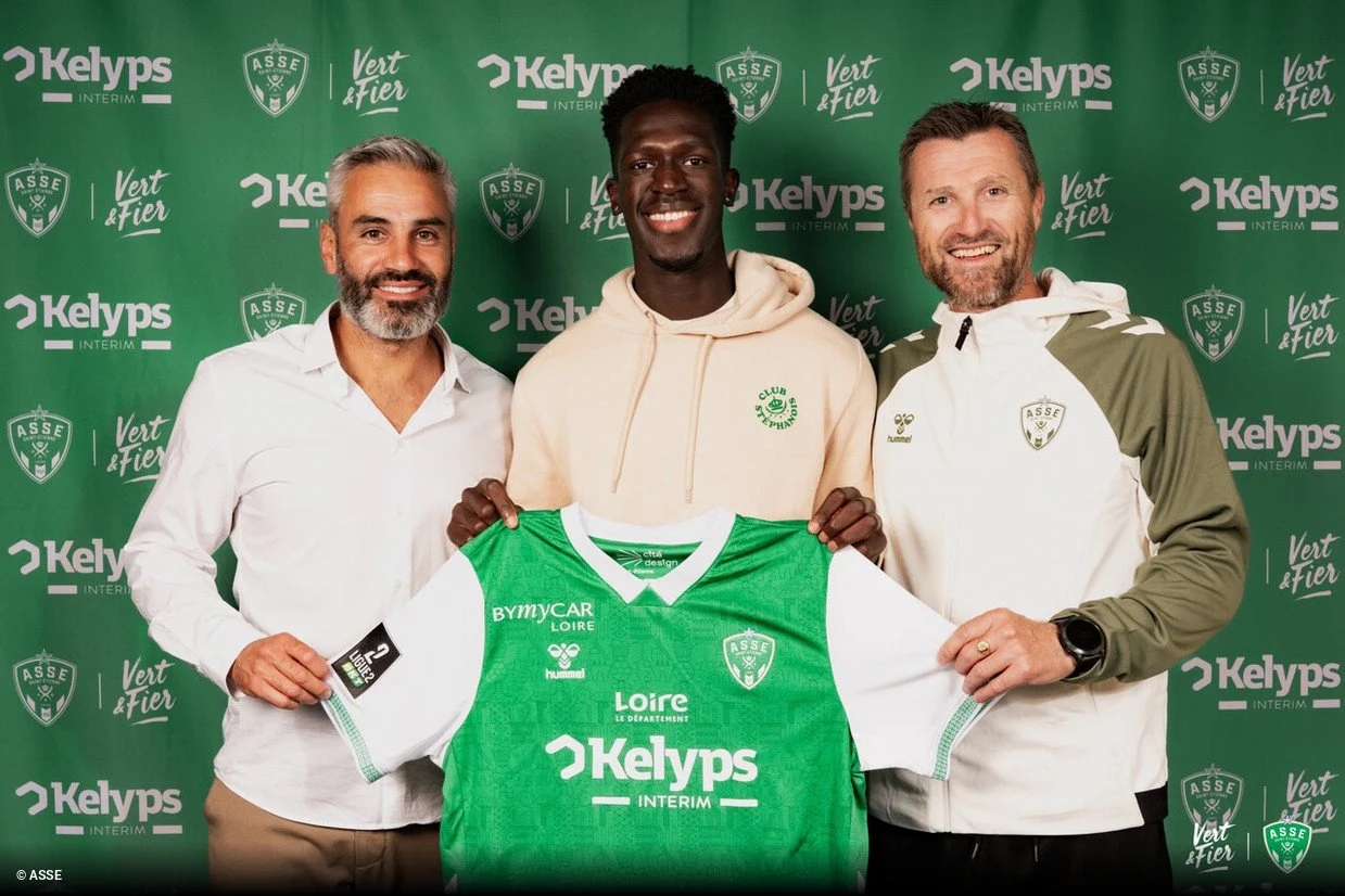 Defender Chico Lamba heads to Saint-Étienne with Arouca and Sporting sharing the spot