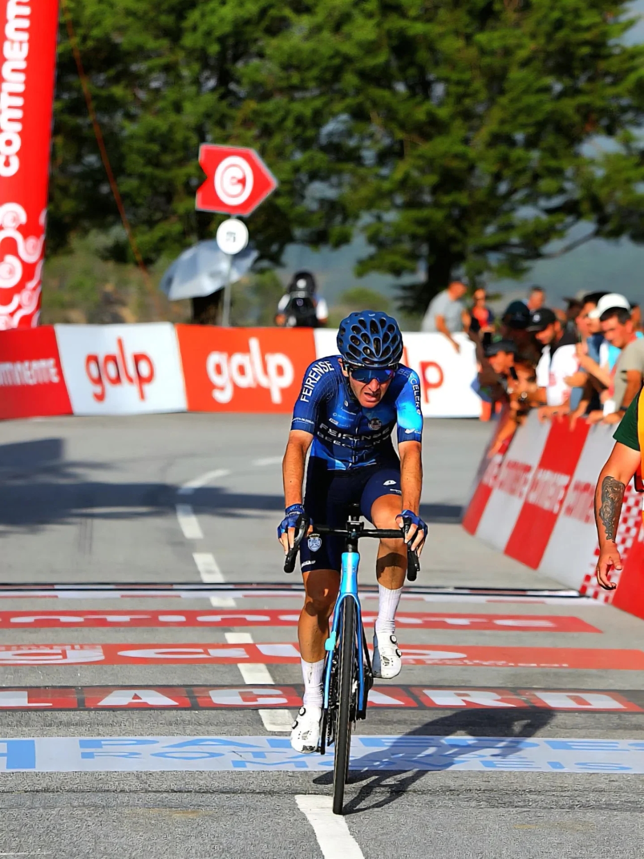 Byron Munton wint bij Senhora da Graça en Nych neemt de leiding