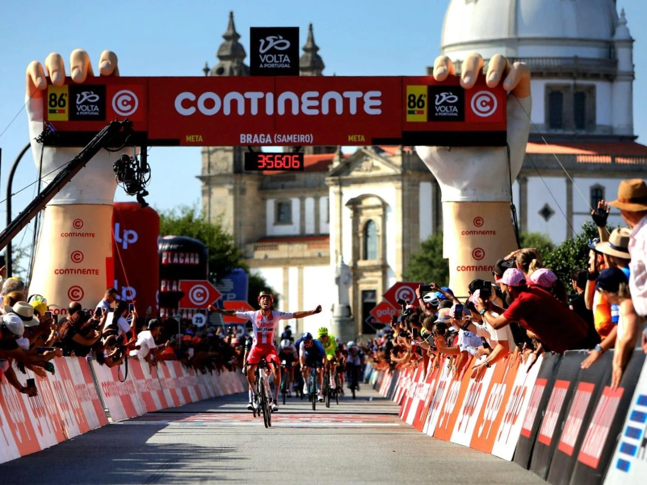 Nicolás Tivani gewinnt die erste Etappe und Rafael Reis führt weiterhin