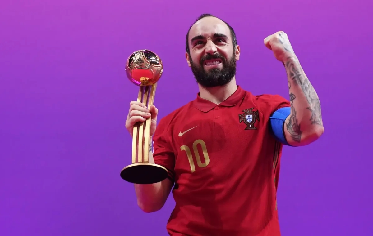 Ricardinho ends futsal career at 39