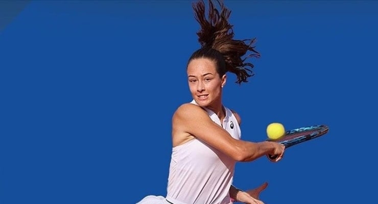 Zeynep Sönmez, première joueuse de tennis turque à se qualifier pour le deuxième tour de Wimbledon, fait ses adieux au tournoi.