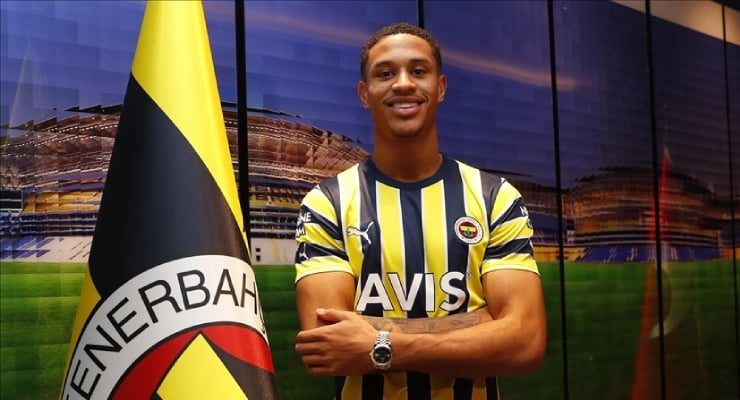 Fenerbahce prolonge le contrat d'Oosterwolde