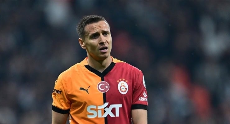 O Galatasaray emprestou Frankowski ao Rennes com cláusula de rescisão