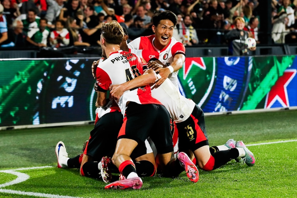 Feyenoord, Şampiyonlar Ligi'nde Fenerbahçe'yi rahat geçti