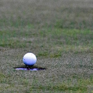 Golf: Jim Patterson z Southampton zdobywa birda na dwóch z trzech ostatnich dołków i awansuje do US Senior Am Championship