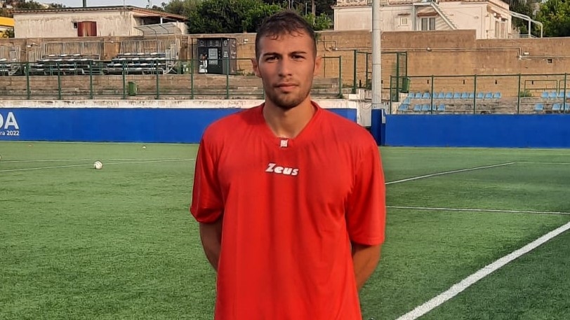 Promoção. Procida, uma saraivada de gols no estádio Spinetti: empate por 6 a 6 com o Rione Terra.