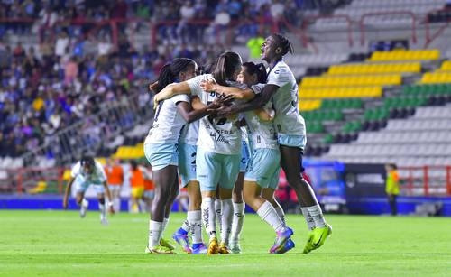 Tuzas e Charlyn Corral cercano di conquistare il loro primo titolo femminile contro l'América.