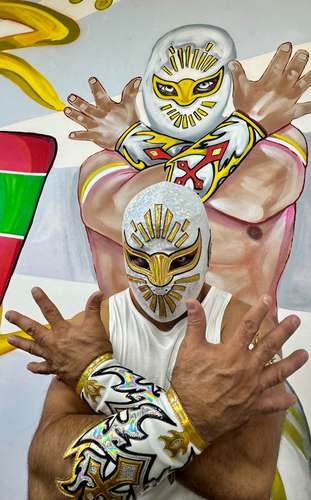 Der Wrestler macht die Maske, sagt Místico