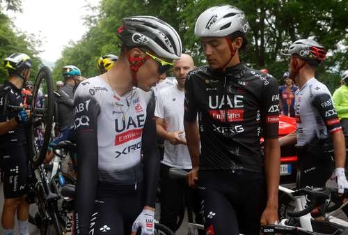 Massale crash in de Giro d'Italia