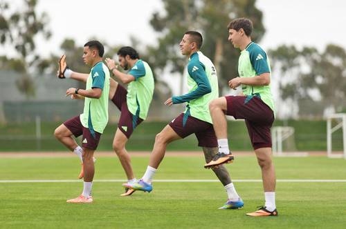 Mexico opens the Gold Cup amidst the excitement and fears of its fans