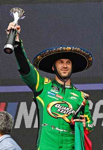 Daniel Suárez sobe 38 posições e conquista título da NASCAR Xfinity