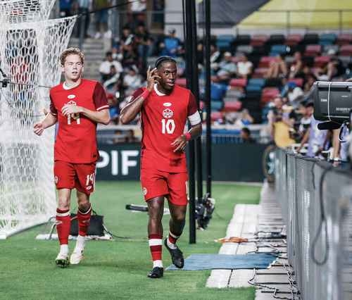 Canada e Honduras avanzano