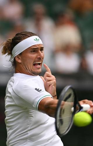 "Mi sento solo nella vita", confessa Zverev dopo la sconfitta a Wimbledon