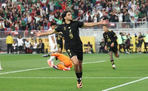 Raúl Jiménez wprowadza Meksyk do finału