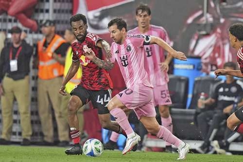 Affrontare Messi è più motivante della MLS, afferma Piojo Alvarado.