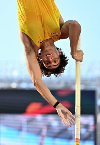 Duplantis dünya rekorunu 6,29 metreye çıkardı
