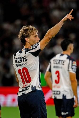 Monterrey übernimmt die neue Führung und besiegt Necaxa mit 3:0.