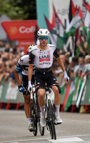 Wzmocniono środki bezpieczeństwa, aby zapobiec zatrzymaniu etapu wyścigu Vuelta a España.