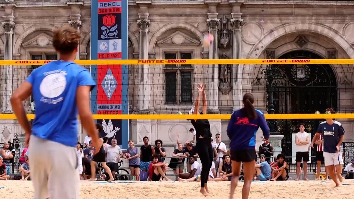 Volleyballen in het historische hart van Parijs