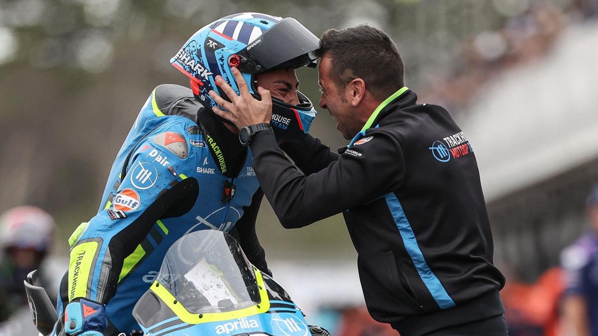 Рауль Фернандес одерживает свою первую победу в MotoGP, выиграв Гран-при Австралии.