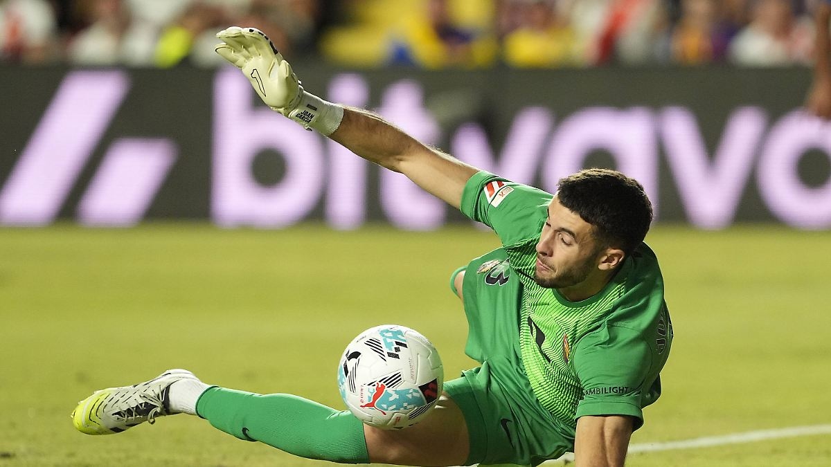 Contratempo no caos do VAR: "Goleiro engenhoso e brutal" salva o Barça e faz ter Stegen ser esquecido