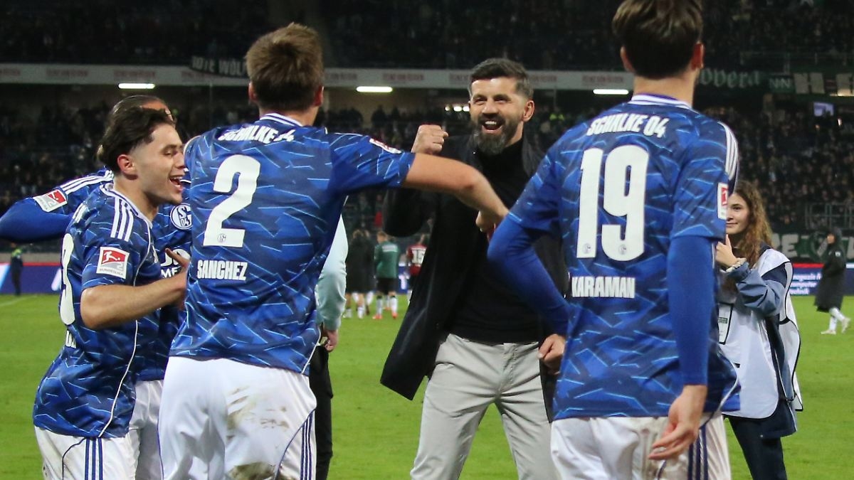 S04, Statement, Tabellenführer: "Gnadenlos": Schalke-Trainer muss Versprechen einlösen