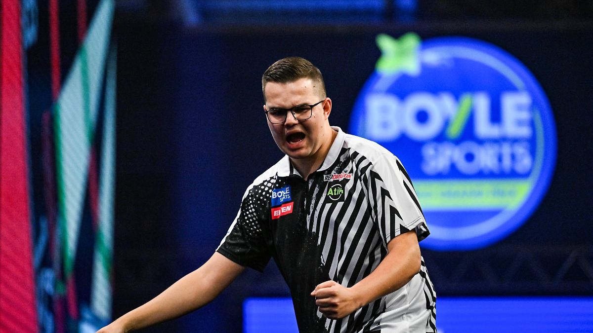 Tears after surprise victory: Gian van Veen crowns himself the youngest European darts champion