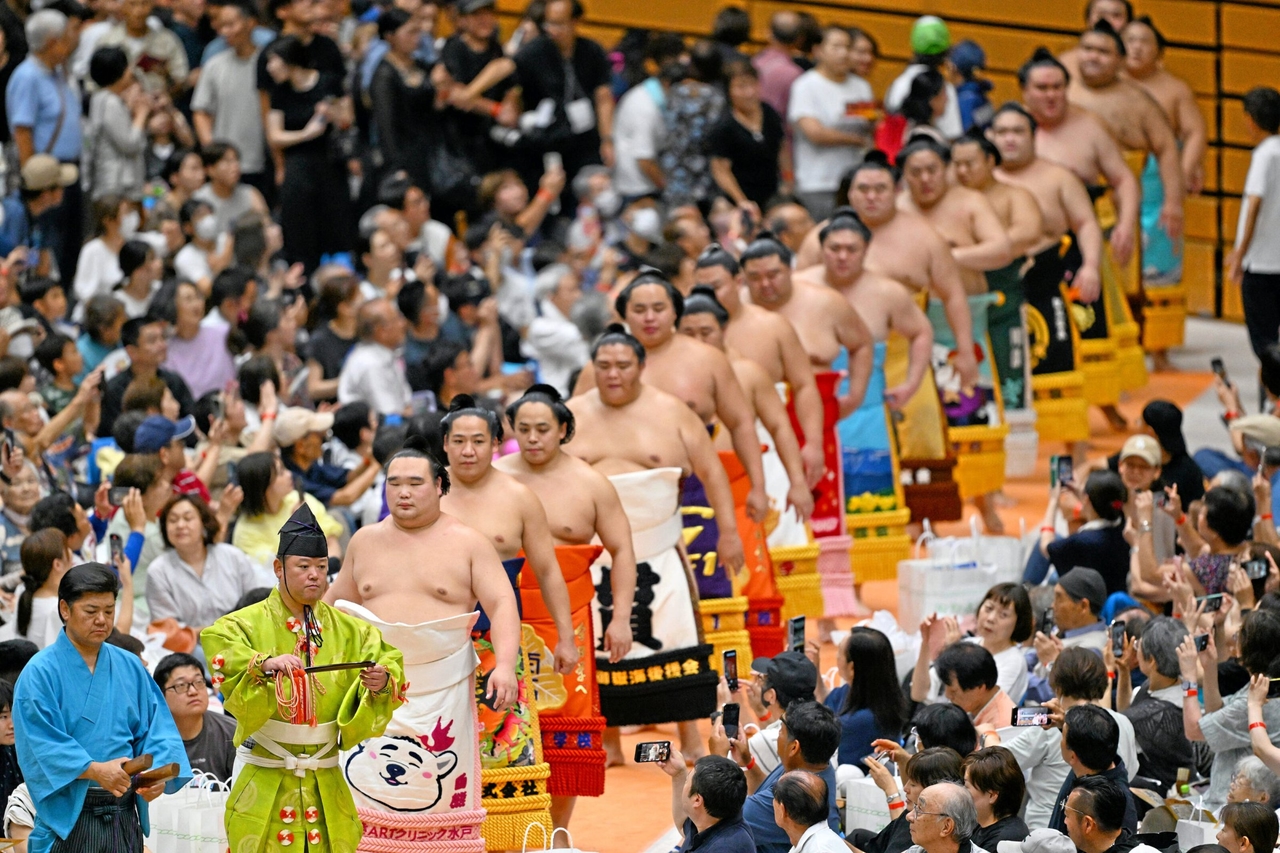 Japan's traditional sport | Sumo in London: Heavyweights on the move