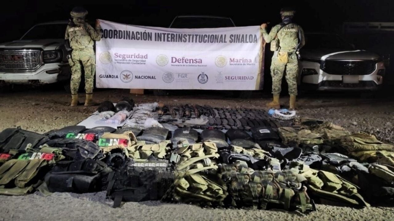 Semar arrests six alleged hitmen, three of whom are minors, and seizes vests with CJNG initials.