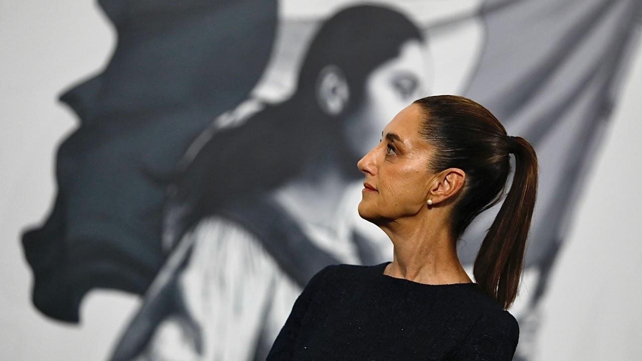 Sheinbaum respinge e critica l'aumento delle tariffe di Uber
