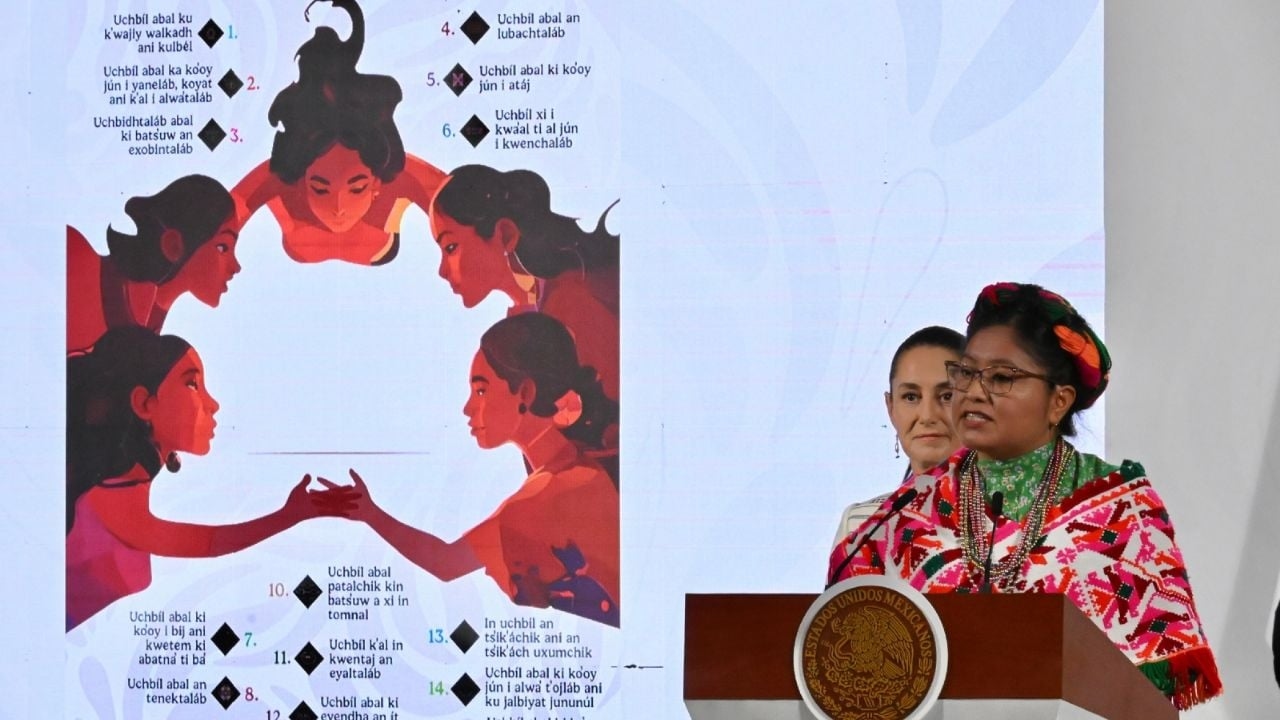 A bandeira nacional foi hasteada a todo mastro pela primeira vez no Dia Internacional das Mulheres Indígenas.