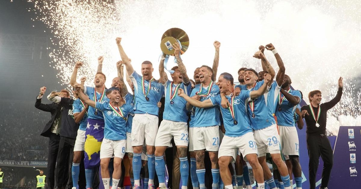 Napoli Festivali: Pazartesi günü okullar kapandı ve en az 200.000 kişi sahile gitti, Salı günü Papa