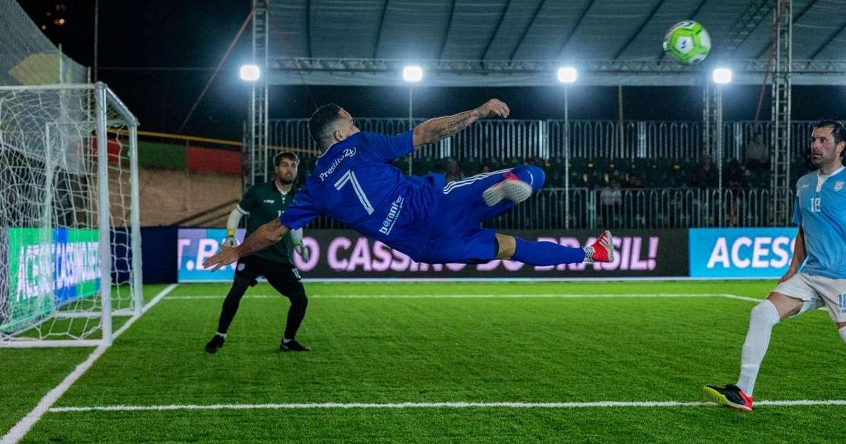 Yedi kişilik futbol. İtalya finalde Brezilya ile karşılaşıyor.