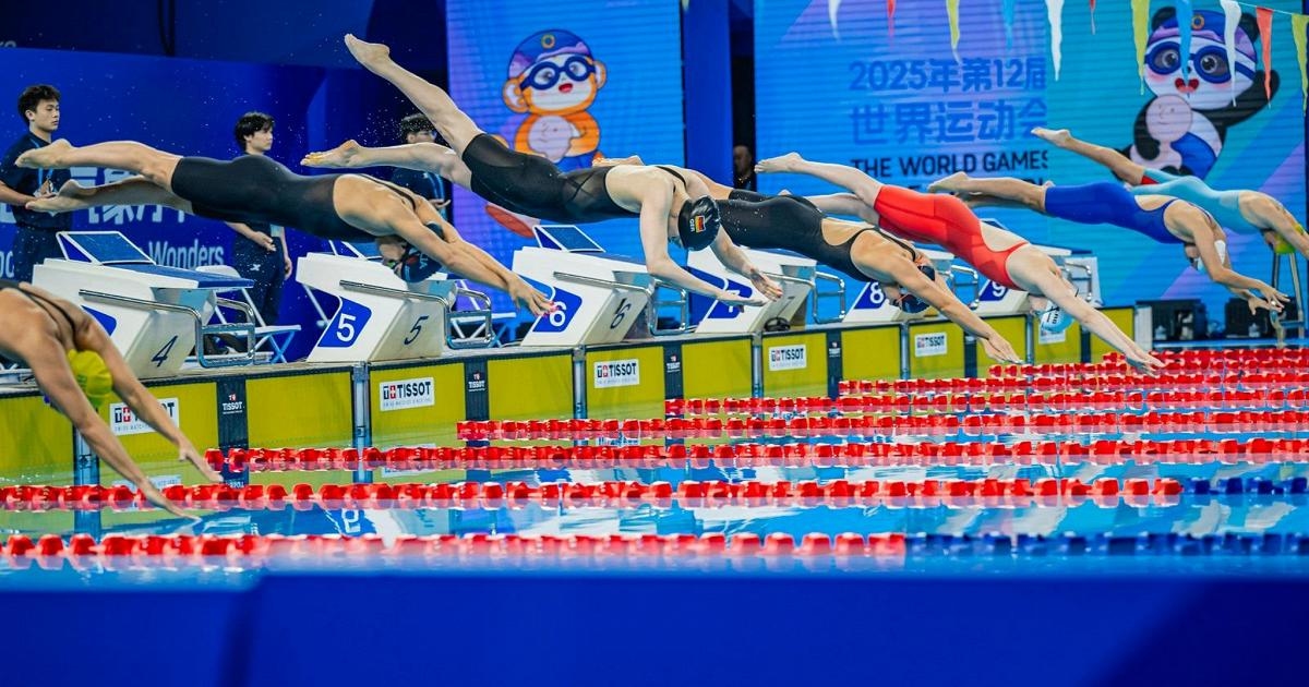 Wereldspelen, het Italiaanse reddingsteam bevindt zich op de top van de Chengdu-hemel