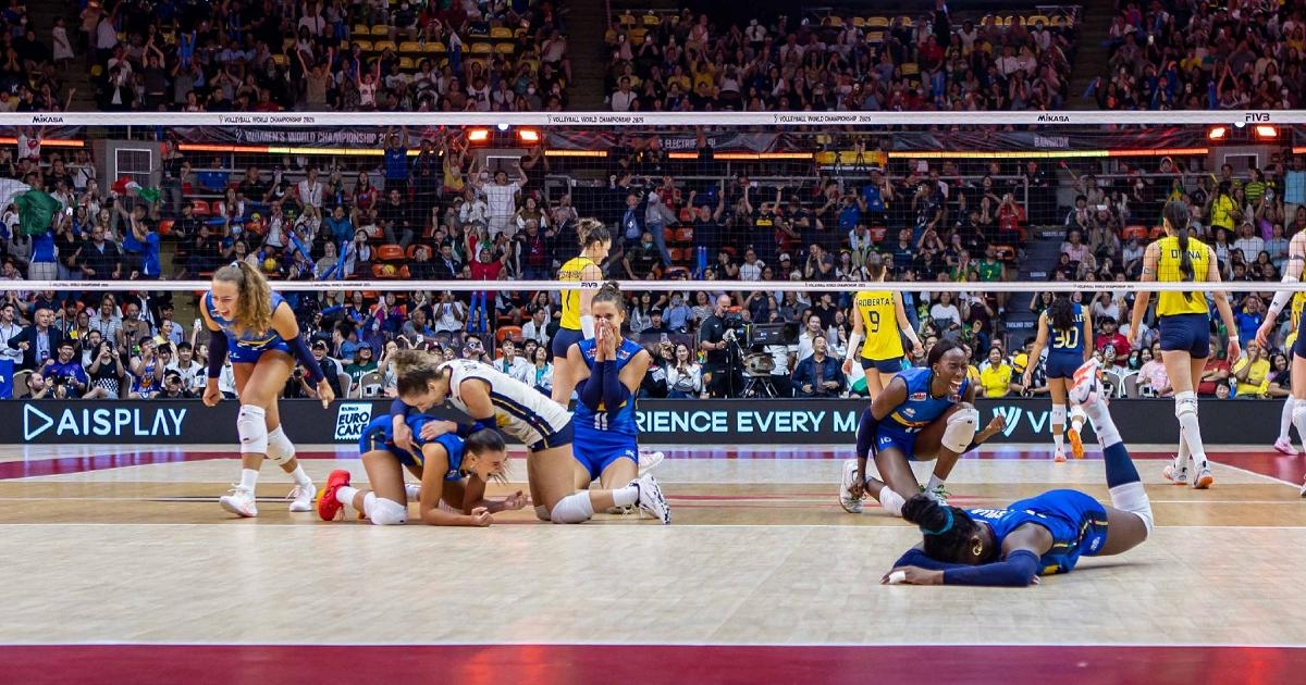 A Itália está a uma vitória de fazer história no Campeonato Mundial de Vôlei Feminino: a Turquia avança para a final.