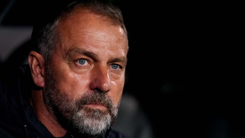 Zgodnie ze standardowym schematem, Flick zostaje przechytrzony, ale trzyma się swojej ryzykownej taktyki.