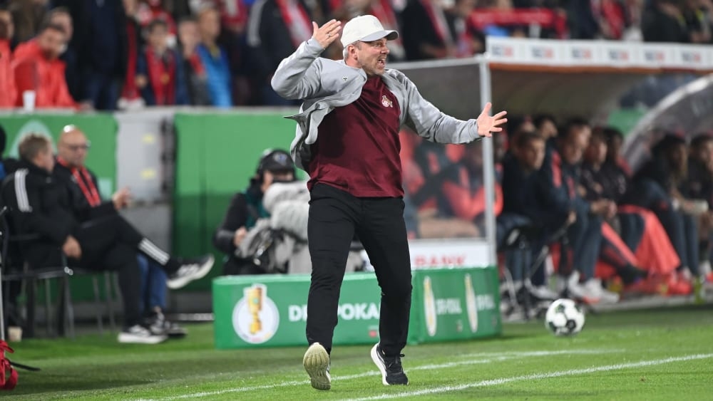 Kwasniok's subtle criticism of the referee: "If you're always using a GPS..."