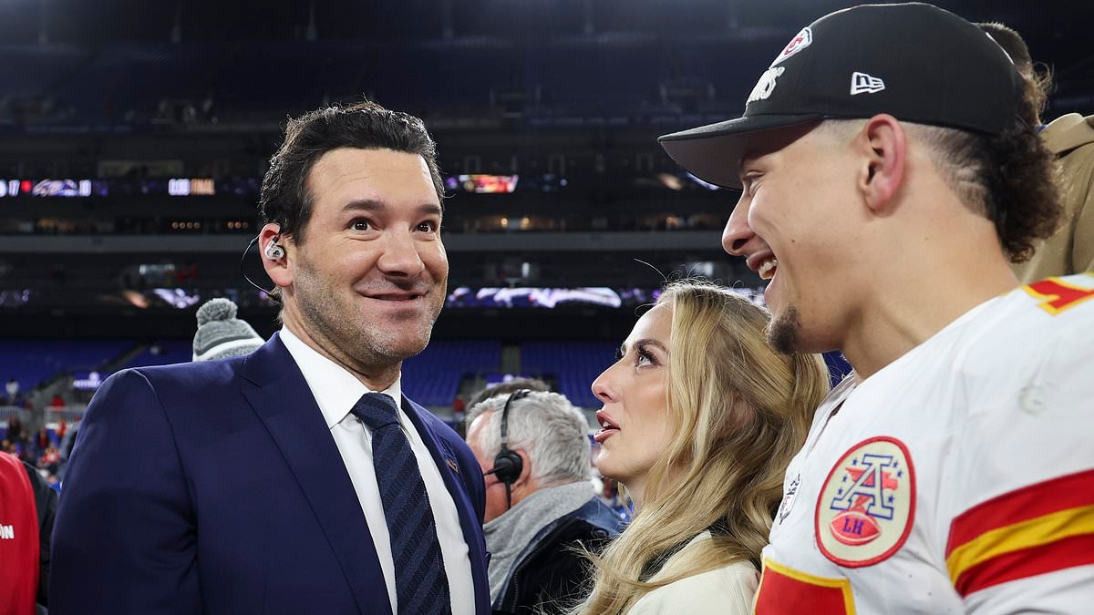Le commentateur de la NFL, Tony Romo, a été vivement critiqué par les fans après une allusion sexuelle choquante (« DTF ») en direct à la télévision.