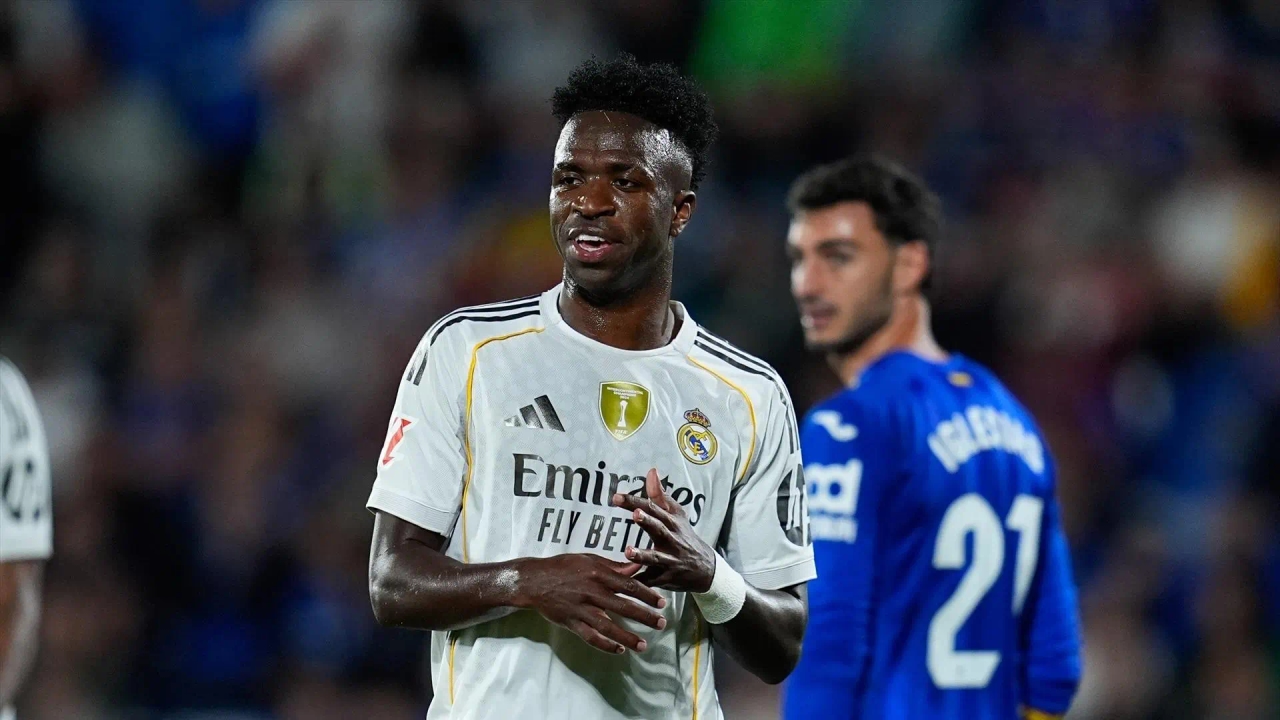 A discussão entre Juan Iglesias e Vinícius durante Getafe x Real Madrid: "É por isso que todo mundo te odeia."