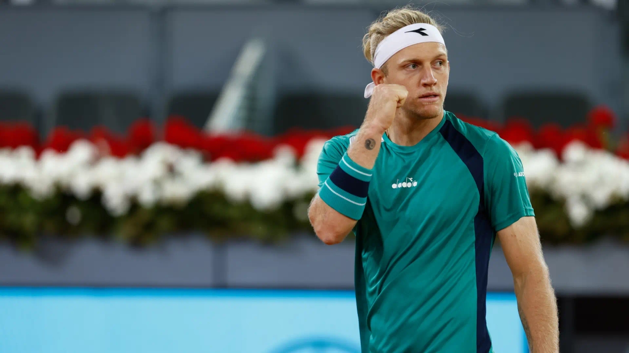 Alejandro Davidovich está furioso com sua ausência na Copa Davis: "Estou em 18º no mundo, acho que merecia estar lá."