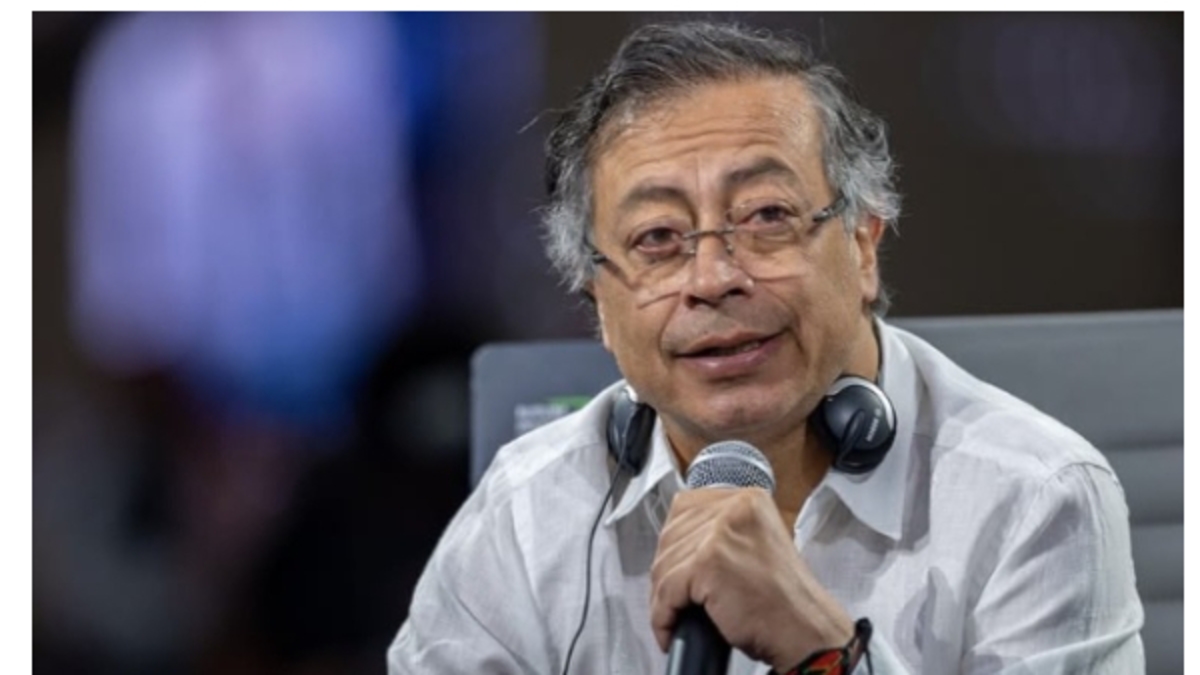 Gustavo Petro, Riyad'da dünya liderleriyle düzenlenen bir forumda FIFA Başkanı Gianni Infantino ile birlikteydi.