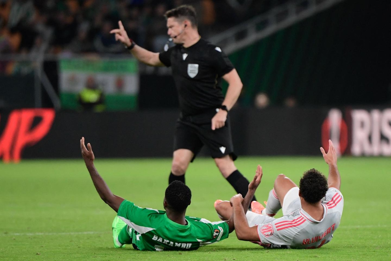 Lyon, Lille e Nice derrotados na Liga Europa, Strasbourg salva a noite europeia para os clubes franceses.