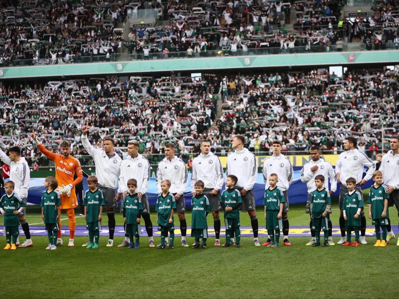 Escândalo na partida contra o Legia Varsóvia. Foi assim que as arquibancadas receberam o assassino.