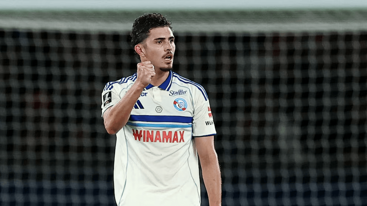 The fearsome Argentine striker who scored against PSG and passed without pain or glory through Boca Juniors and River Plate.