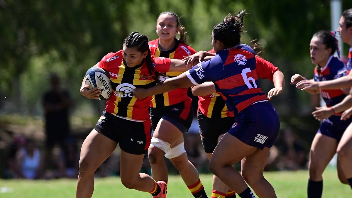 Хунин: Женский регби делает ставку на соревнования с двенадцатью игроками в каждой команде