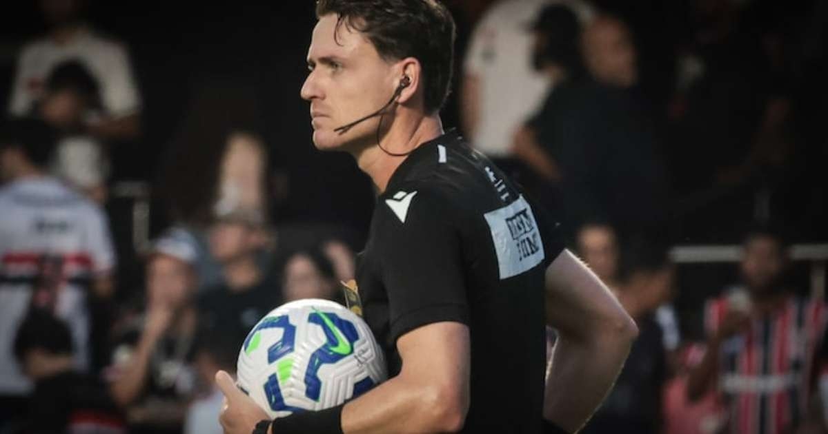 Un mes después de cometer un error en el partido São Paulo vs Palmeiras, Abatti Abel regresa al arbitraje y abandona el partido rodeado de policías.